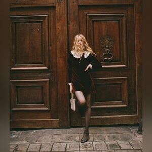 Doen black Lisbeth Velvet Dress with White Lace Collar